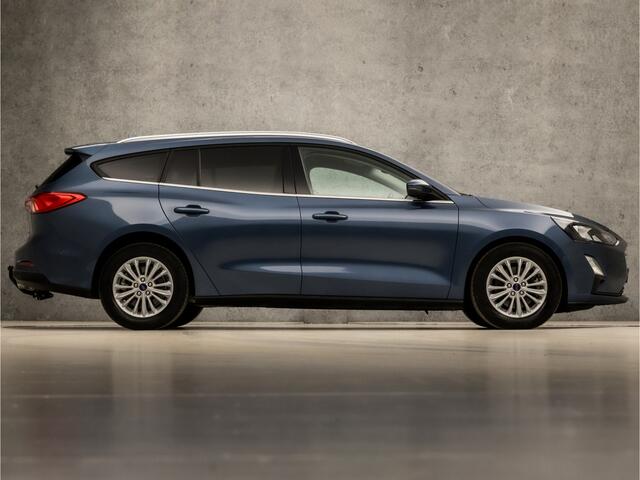 Ford FOCUS Wagon 1.0 EcoBoost Titanium Sport Automaat (APPLE CARPLAY, GROOT NAVI, CAMERA, CLIMATE, TREKHAAK, ADAPTIVE CRUISE, SPORTSTOELEN, GETINT GLAS, LM VELGEN, NIEUWSTAAT)