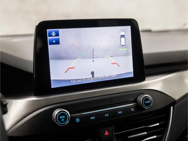 Ford FOCUS Wagon 1.0 EcoBoost Titanium Sport Automaat (APPLE CARPLAY, GROOT NAVI, CAMERA, CLIMATE, TREKHAAK, ADAPTIVE CRUISE, SPORTSTOELEN, GETINT GLAS, LM VELGEN, NIEUWSTAAT)
