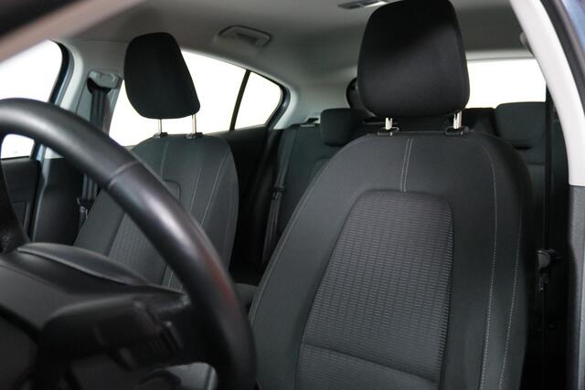 Ford FOCUS 1.0 EcoBoost, Cruise Control, Navigatie, Apple CarPlay/Android Auto, Parkeersensoren, Bluetooth,