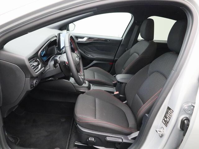 Ford FOCUS ST Line 1.0 125Pk | Navigatie | Apple & Android Carplay | Parkeersensoren Voor & Achter | Camera | Climate Control | Privacy Glass | Cruise Control | Stoel & Stuur Verwarming | Verwarmbare Voorruit | All Season Banden |