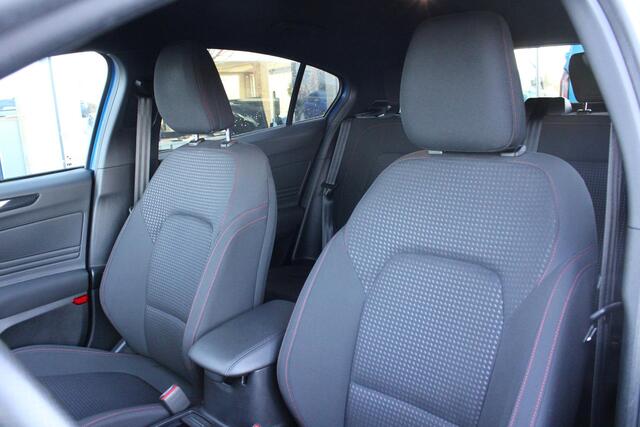 Ford FOCUS 1.0 EcoBoost ST Line Business | Trekhaak | Cruise Control | Navigatie | Camera | Airco | Lichtmetalen Velgen |