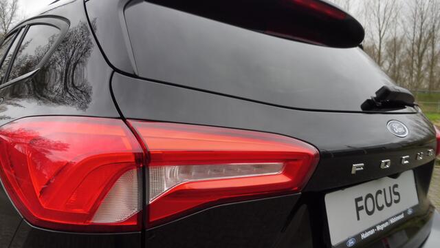 Ford FOCUS Wagon 125pk EcoBoost Titanium Navi Camera Trekhaak WinterPack Elek.klep enz.