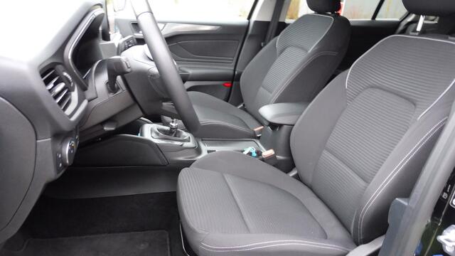 Ford FOCUS Wagon 125pk EcoBoost Titanium Navi Camera Trekhaak WinterPack Elek.klep enz.