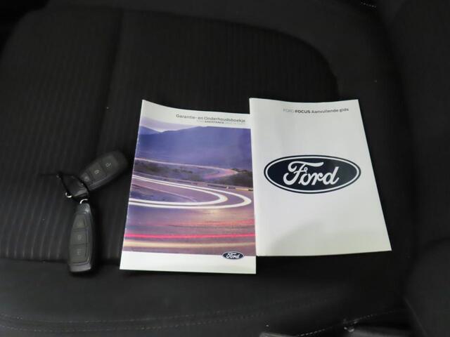 Ford FOCUS Wagon 1.0 EcoBoost Hybrid Titanium Rijklaar incl 12 mnd BOVAG garantie! Airco ECC Navi Carplay PDC VA+ Camera Full LED DAB+ Lichtmetalen velgen