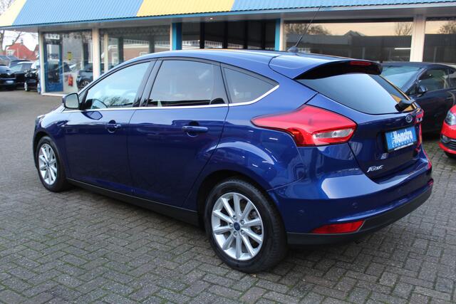 Ford FOCUS 1.0i "Titanium" Cruise - Navi !!! 125 Pk