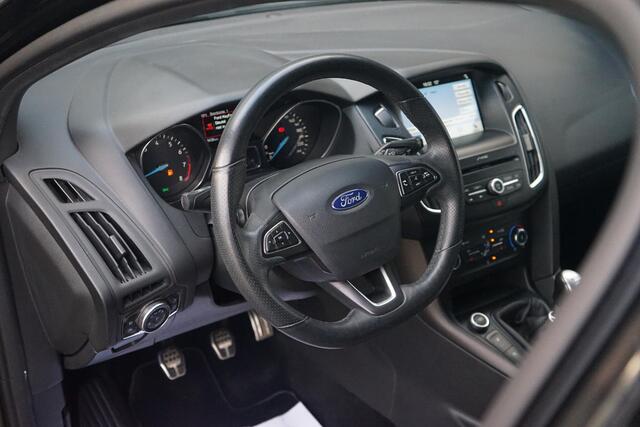 Ford FOCUS 1,0 EcoBoost 92kW ST-Line ,18''LM, Nieuw Onderhoud, LED, Magnetic Grey.