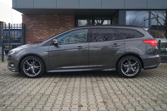 Ford FOCUS 1,0 EcoBoost 92kW ST-Line ,18''LM, Nieuw Onderhoud, LED, Magnetic Grey.