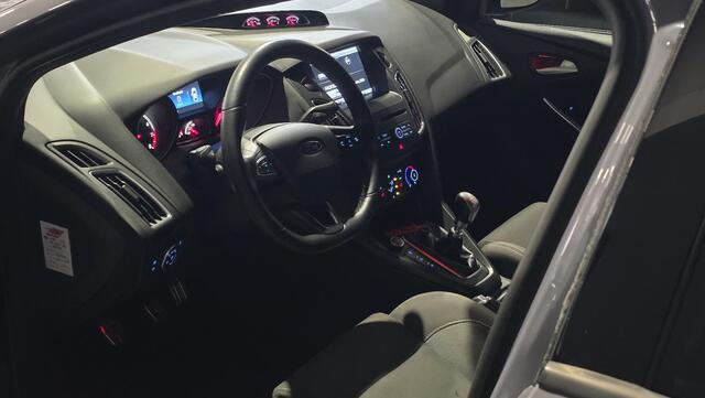 Ford FOCUS Wagon 2.0 ST-3 | Cruise | Bi-Xenon | 250 PK