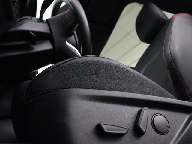 Ford FOCUS 1.0 EcoBoost ST Line | Panoramadak | Half leder | Trekhaak | Stoelverwarming | Carplay | Camera | Keyless | Navigatie | Climate control | Bluetooth | Parkeerhulp