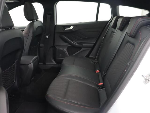 Ford FOCUS 1.0 EcoBoost ST Line | Panoramadak | Half leder | Trekhaak | Stoelverwarming | Carplay | Camera | Keyless | Navigatie | Climate control | Bluetooth | Parkeerhulp