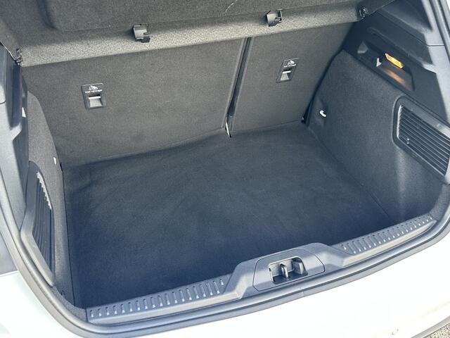 Ford FOCUS 1.0 EcoBoost Hybride ST Line 125PK 18" velgen Full Led Navigati