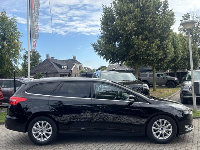 Ford FOCUS Wagon 1.5 TDCI Titanium Automaat Zwart 2017