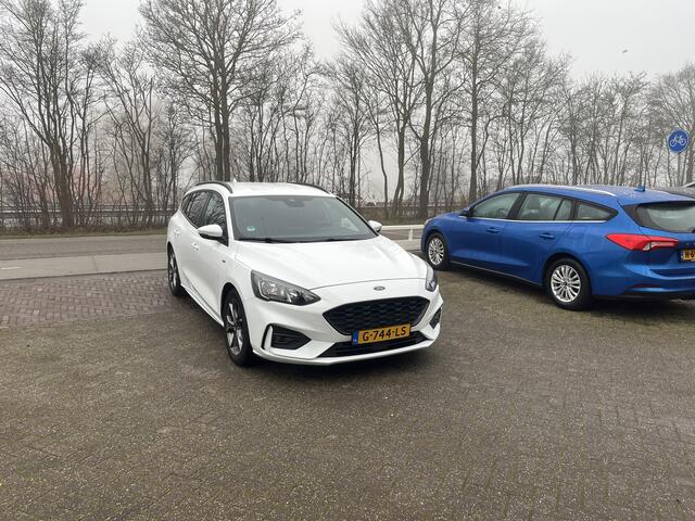 Ford FOCUS Wagon 1.0 EcoBoost ST Line Business TREKHAAK ZWARTE HEMEL CRUISE CARPLAY