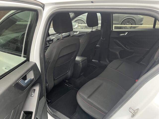 Ford FOCUS Wagon 1.0 EcoBoost ST Line Business TREKHAAK ZWARTE HEMEL CRUISE CARPLAY