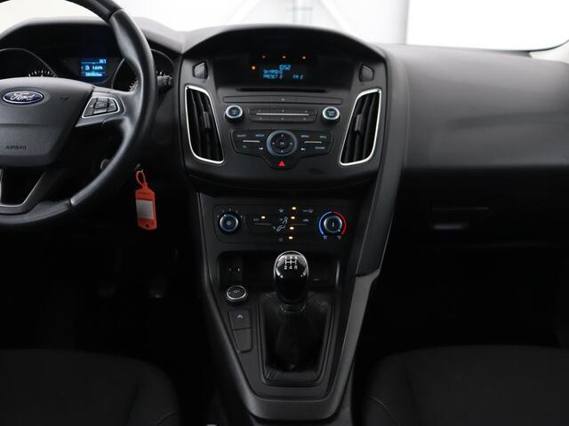 Ford FOCUS 1.0 Trend | Origineel NL | Trekhaak | Airco | Radio/CD | Elektrische ramen