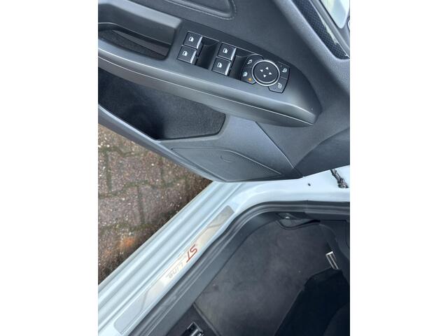 Ford FOCUS 1.5 EcoBoost ST Line Business Incl 12 maanden BOVAG garantie