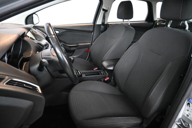 Ford FOCUS Wagon 1.0 Titanium Clima Navigatie LED Goed Onderhouden! Inruil Mogelijk!