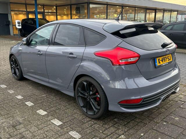 Ford FOCUS 2.0 ST 250pk | Winter Pack | Blind Spot Assist | SONY | Camera | Dealer Onderhouden |