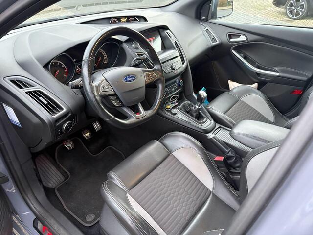 Ford FOCUS 2.0 ST 250pk | Winter Pack | Blind Spot Assist | SONY | Camera | Dealer Onderhouden |
