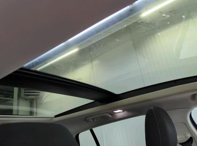 Ford FOCUS Wagon 1.0 124PK Hybrid Titanium X Business / Panoramadak / Pdc+Camera / Airco-ecc./ Xenon / Radio multimedia /