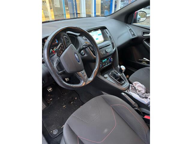 Ford FOCUS Wagon 1.0 Ecoboost ST-Line 125pk Trekhaak | Achteruitrijcamera | Apple Carplay / Android Auto | Winterpack | Climate control