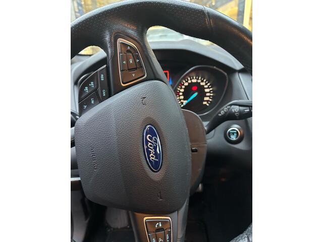 Ford FOCUS Wagon 1.0 Ecoboost ST-Line 125pk Trekhaak | Achteruitrijcamera | Apple Carplay / Android Auto | Winterpack | Climate control