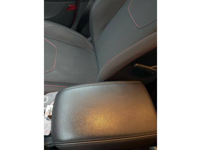 Ford FOCUS Wagon 1.0 Ecoboost ST-Line 125pk Trekhaak | Achteruitrijcamera | Apple Carplay / Android Auto | Winterpack | Climate control