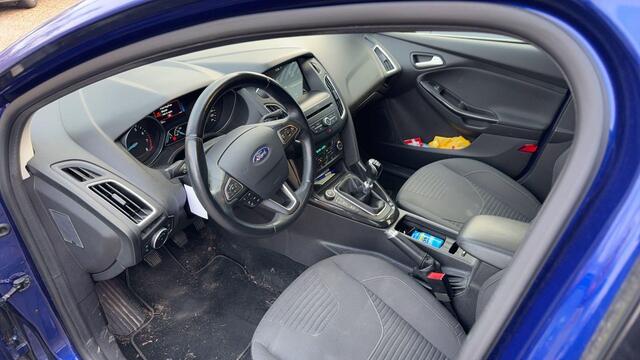 Ford FOCUS Wagon 1.5 Ecoboost Titanium 150pk Trekhaak | Xenon Koplampen | Stoelverwarming | Cruise control | 18 inch velgen | 1.500kg trekgewicht