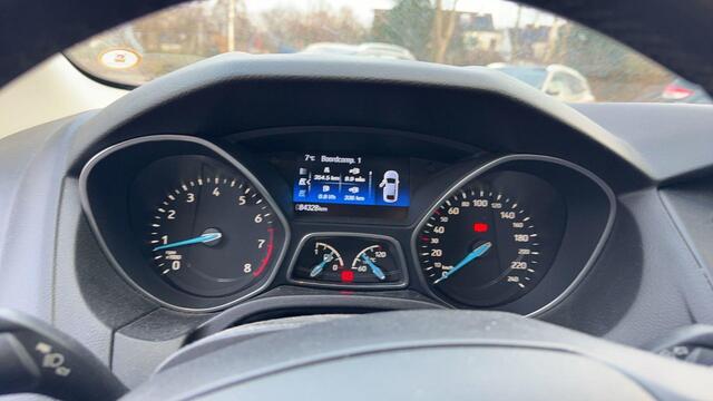 Ford FOCUS Wagon 1.5 Ecoboost Titanium 150pk Trekhaak | Xenon Koplampen | Stoelverwarming | Cruise control | 18 inch velgen | 1.500kg trekgewicht