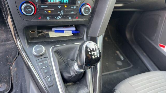 Ford FOCUS Wagon 1.5 Ecoboost Titanium 150pk Trekhaak | Xenon Koplampen | Stoelverwarming | Cruise control | 18 inch velgen | 1.500kg trekgewicht