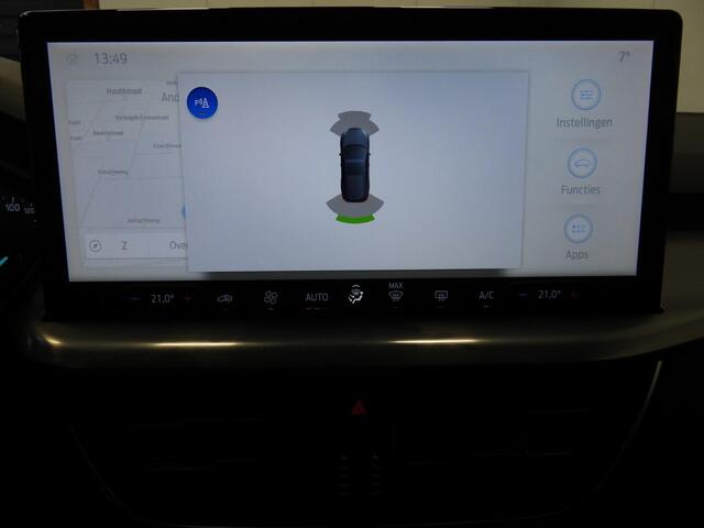 Ford FOCUS 1.0 EcoBoost Hybrid Titanium NAVI/CLIMA/CRUISE/PDC/16"LMV!