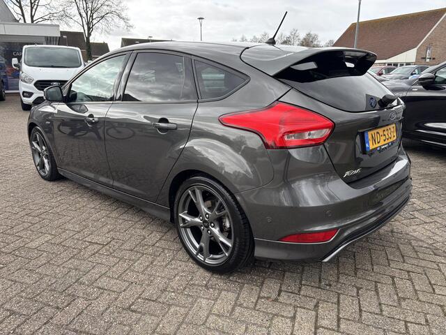 Ford FOCUS 1.0 Ecoboost ST-Line 125pk Achteruitrijcamera | 18 inch velgen | Voorruitverwarming | Apple Carplay, Android auto | Achterspoiler | Dealer onderhouden