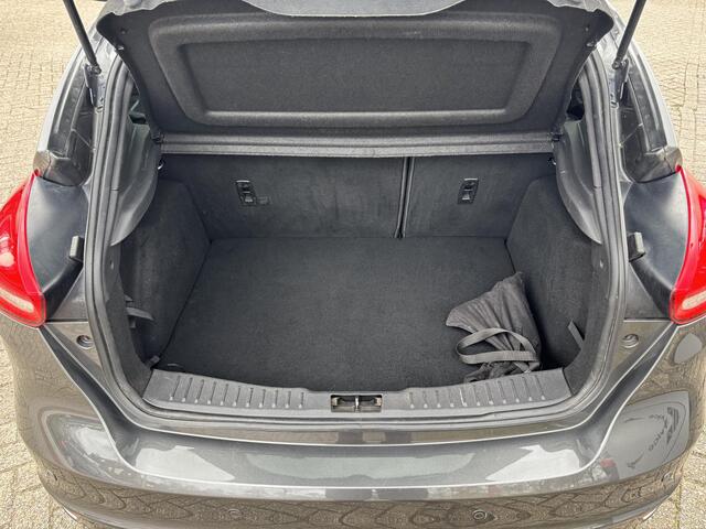 Ford FOCUS 1.0 Ecoboost ST-Line 125pk Achteruitrijcamera | 18 inch velgen | Voorruitverwarming | Apple Carplay, Android auto | Achterspoiler | Dealer onderhouden