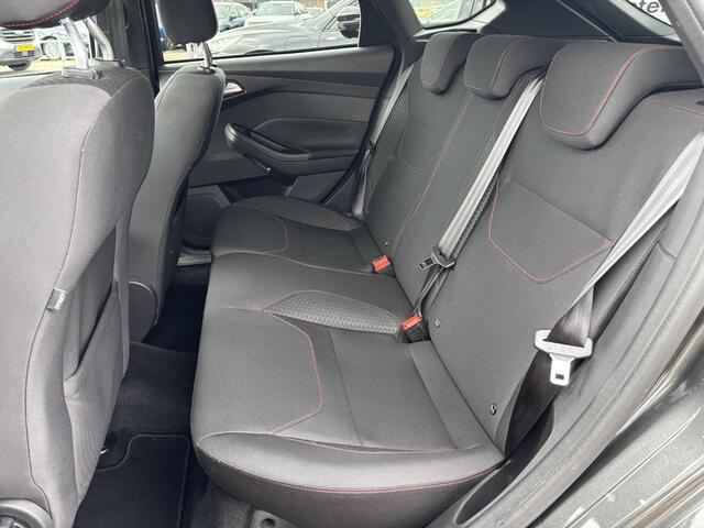 Ford FOCUS 1.0 Ecoboost ST-Line 125pk Achteruitrijcamera | 18 inch velgen | Voorruitverwarming | Apple Carplay, Android auto | Achterspoiler | Dealer onderhouden