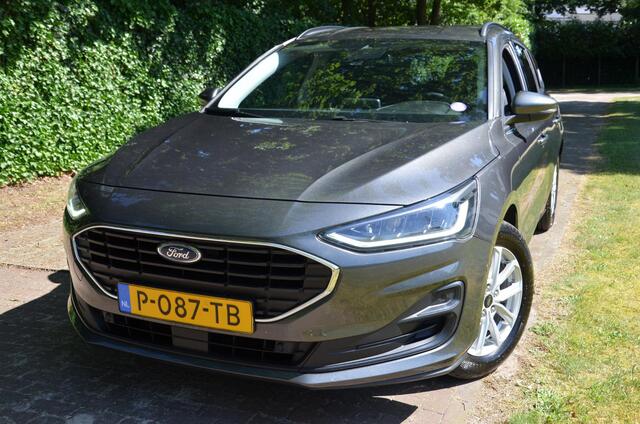 Ford FOCUS Wagon 1.0 EcoBoost Connected Navi/Pdc/Ecc/Stoel,ruit en stuurverwarming/Cr-Controle/Privacy-Glass/16-Inch Lmv/Achteruitrijcamera/Trekhaak