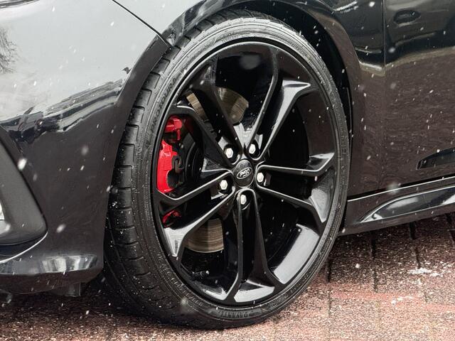 Ford FOCUS 2.0 ST-3 RS Look 251 pk apple carplay Bi-Xenon pdc v/a Recaro stoelen half leder/stof 1e eigenaar dealer onderhouden