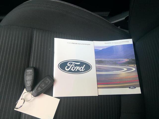 Ford FOCUS 125pk Titanium Navi Camera Winter & Parking pack Keyless Privacy Glass 5drs Dealeronderhouden