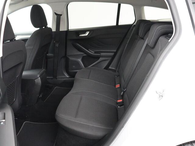 Ford FOCUS 1.0 EcoBoost Hybrid Titanium X | Stoelverwarming | Camera | Carplay | Digital Cockpit | Stuurverwarming | Keyless | Full LED | Parkeerhulp | Climate control | Cruise control