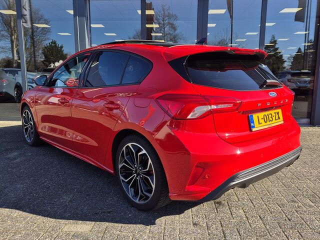 Ford FOCUS 1.0 EcoBoost Hybrid ST Line X Business | Afneembare trekhaak | Navigatie | Panoramadak |