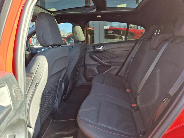 Ford FOCUS 1.0 EcoBoost Hybrid ST Line X Business | Afneembare trekhaak | Navigatie | Panoramadak |