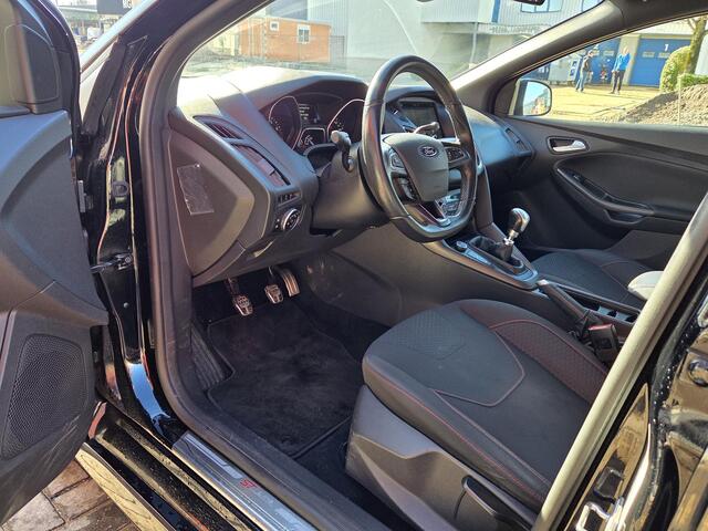 Ford FOCUS Wagon 1.5 ST-Line