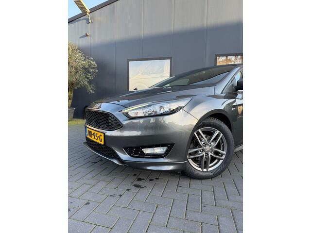 Ford FOCUS 1.0 First Edition ST-Line / Carplay / Navi / Cruise / Camera+PDC