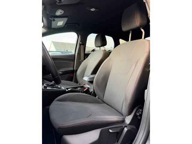 Ford FOCUS 1.0 First Edition ST-Line / Carplay / Navi / Cruise / Camera+PDC