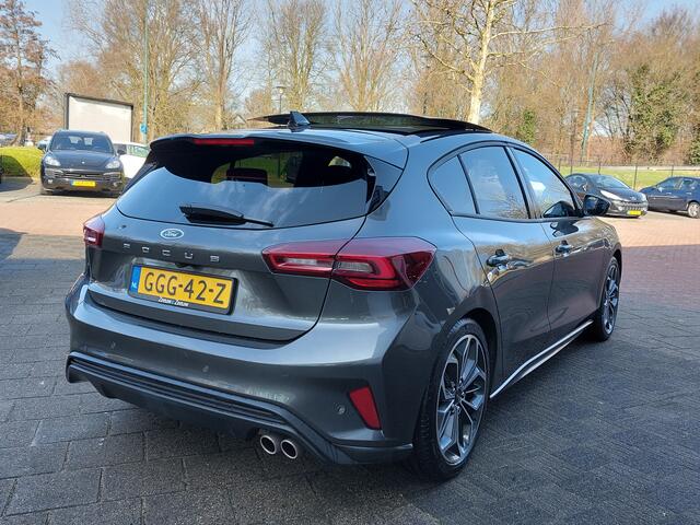 Ford FOCUS 1.0 EcoBoost Hybrid 155pk Automaat ST Line X | Navi | Apple Carplay | B&O Sound | Led Koplampen | Keyless Entry | Panorama Schuifdak | Rijstrook+Licht+Regensensor | Privacy Glass | 18''lm