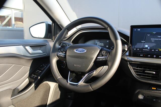 Ford FOCUS 1.0 EcoBoost Hybrid Titanium | Incl. 12 maanden garantie | Parkeersensoren | Apple Carplay/Andoid Auto | Navigatie | Climate control | Cruise control | DAB | Airco | Bluetooth | Lichtmetalen velgen