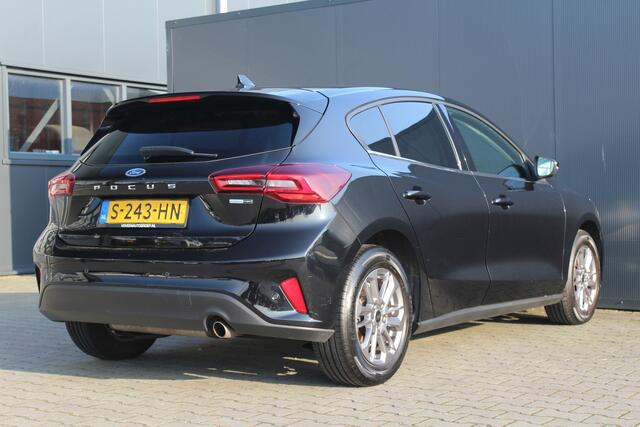 Ford FOCUS 1.0 EcoBoost Hybrid Titanium | Incl. 12 maanden garantie | Parkeersensoren | Apple Carplay/Andoid Auto | Navigatie | Climate control | Cruise control | DAB | Airco | Bluetooth | Lichtmetalen velgen