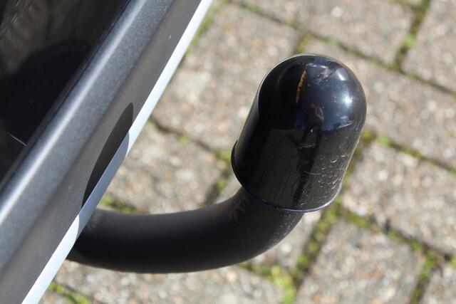 Ford FOCUS 1.0-155pk EcoBoost Mild-Hybrid Active X AUTOMAAT ! In nieuwstaat ! Slechts 6.250km ! Autm. airco dual, stoel-, stuur- en voorraamverw., navigatie, telefoonvoorb., LED verl., camera, parkeersensoren v+a, cruise control, trekhaak etc.