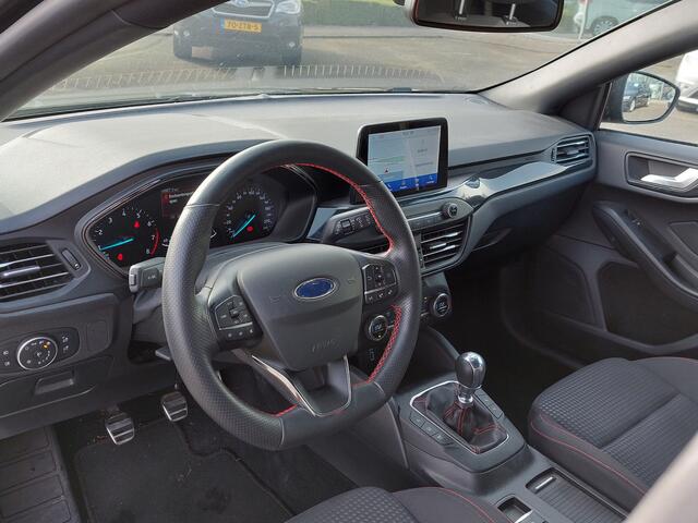 Ford FOCUS 1.0 EcoBoost 125pk ST Line Business | Navi | Apple Carplay+Android Auto | Clima | Cruise | Led Koplampen | Keyless Entry | Stuur+Stoelverwarming | Pdc V+A+Assist+Camera | Privacy Glass | 18''