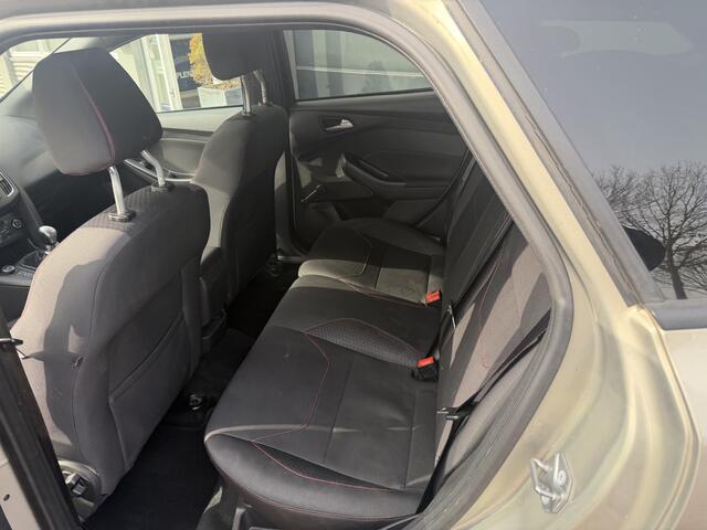 Ford FOCUS Wagon 1.0 ST-Line Bj 2017 Km 132.000 126PK Dealer onderhouden !!