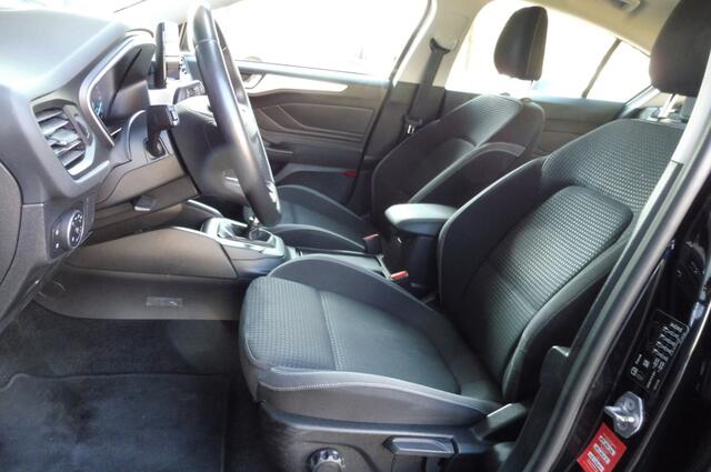 Ford FOCUS 125pk Titanium Business Navigatie Pdc Winter Pack Ecc